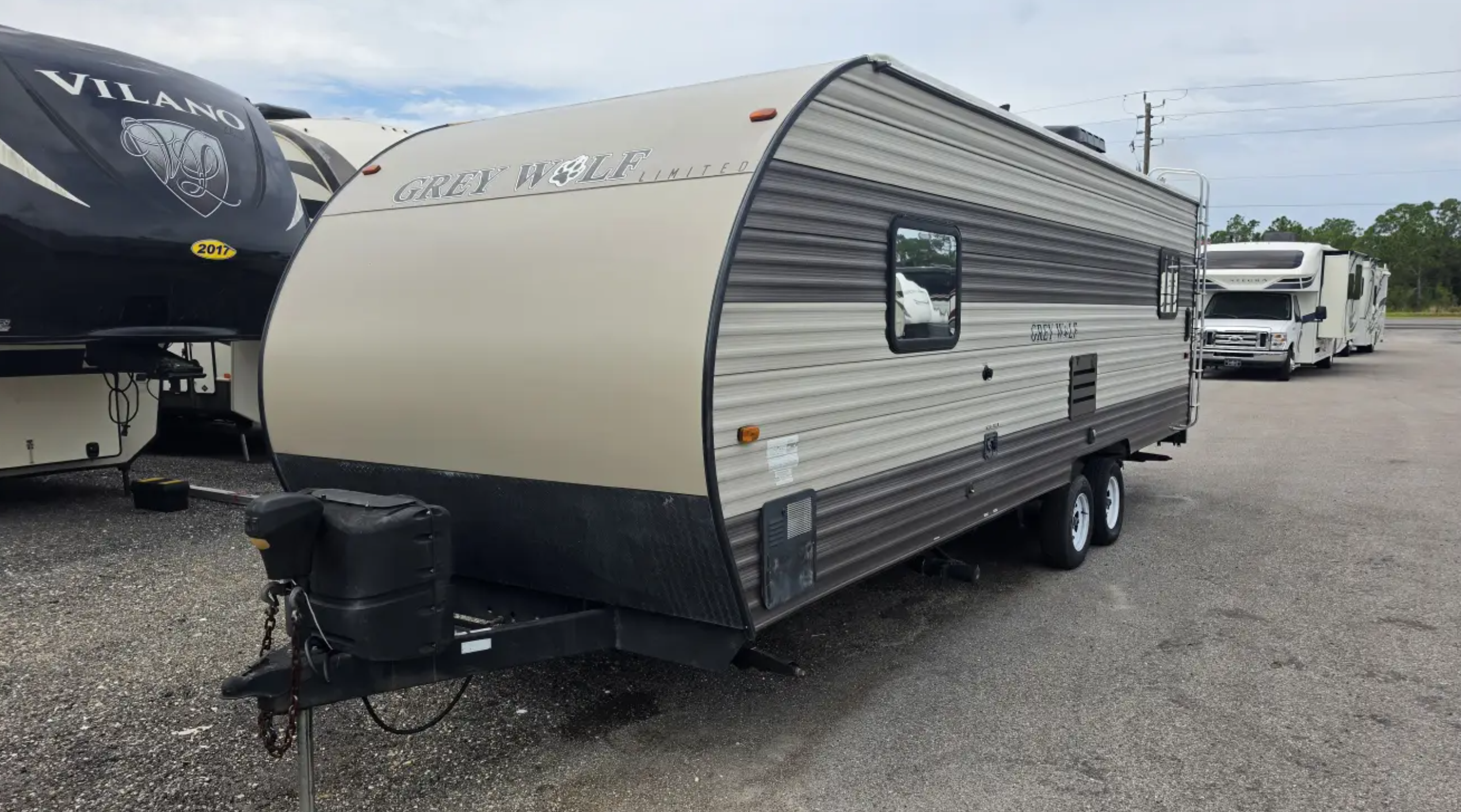 2018 Forest River CHEROKEE GREY WOLF 22RR - Image 2