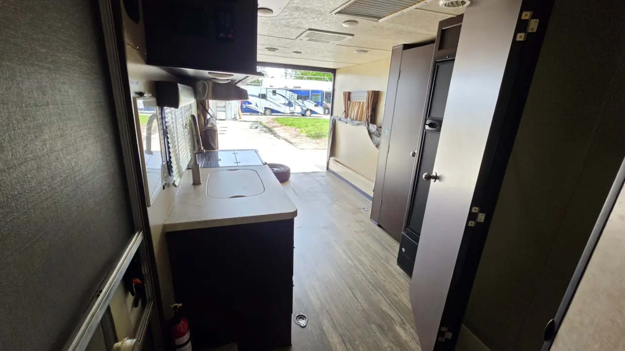 2018 Forest River CHEROKEE GREY WOLF 22RR - Image 12