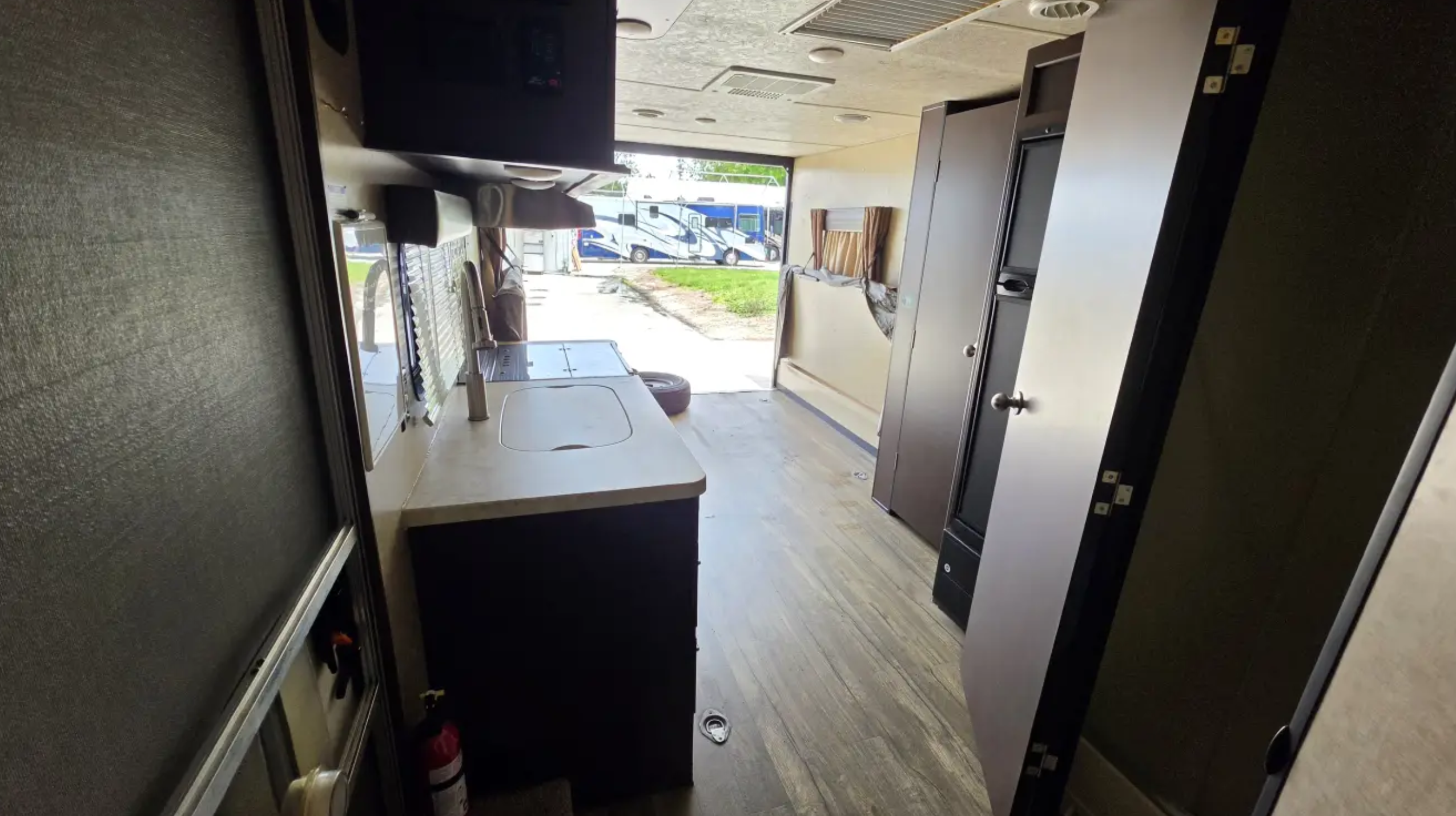 2018 Forest River CHEROKEE GREY WOLF 22RR - Image 18