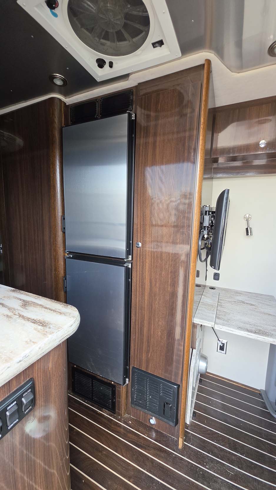 2016 Airstream INTERSTATE 24 GRAND TOUR EXT - Image 11