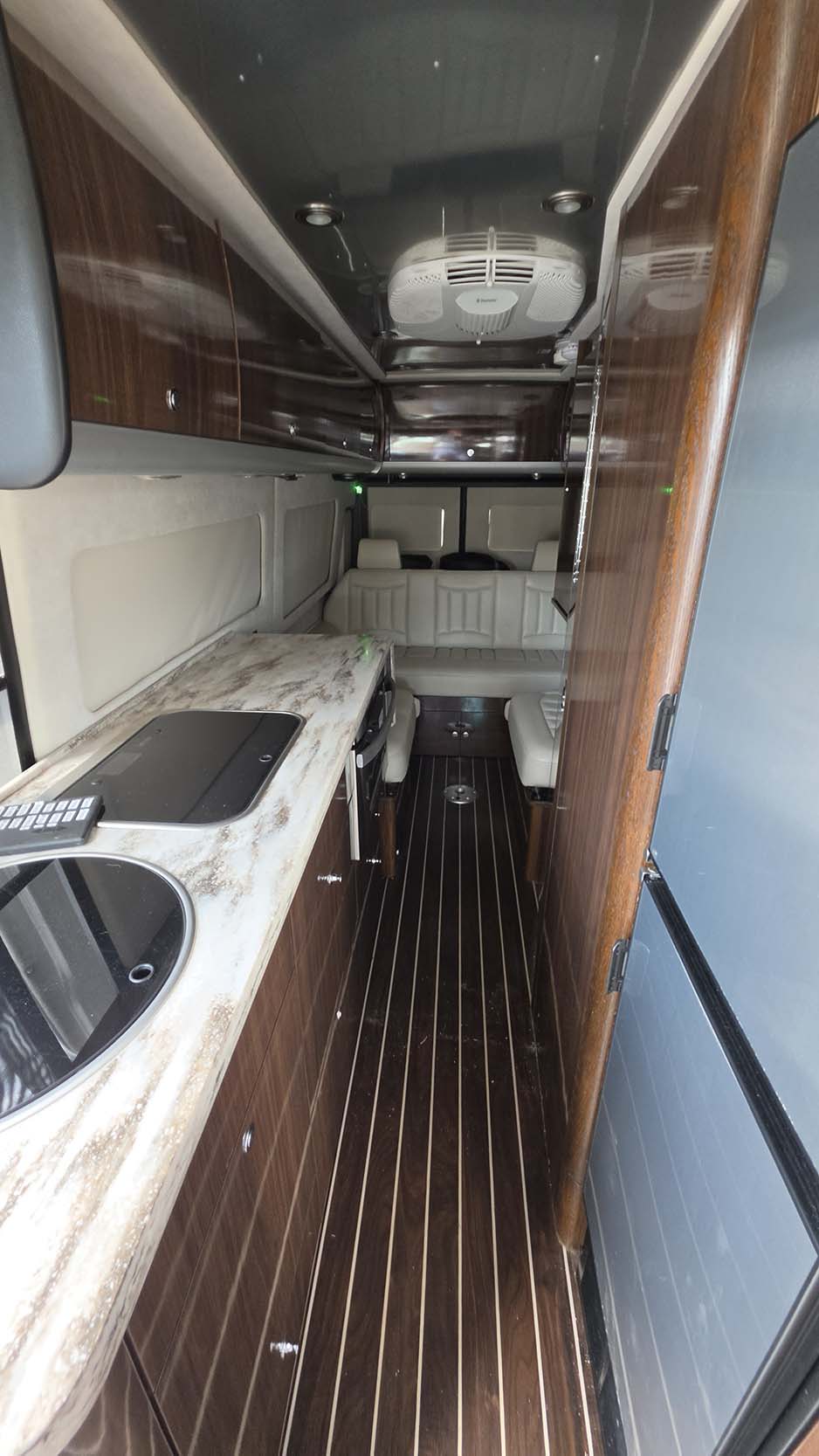 2016 Airstream INTERSTATE 24 GRAND TOUR EXT - Image 12