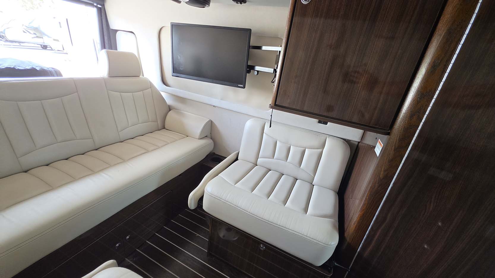 2016 Airstream INTERSTATE 24 GRAND TOUR EXT - Image 17