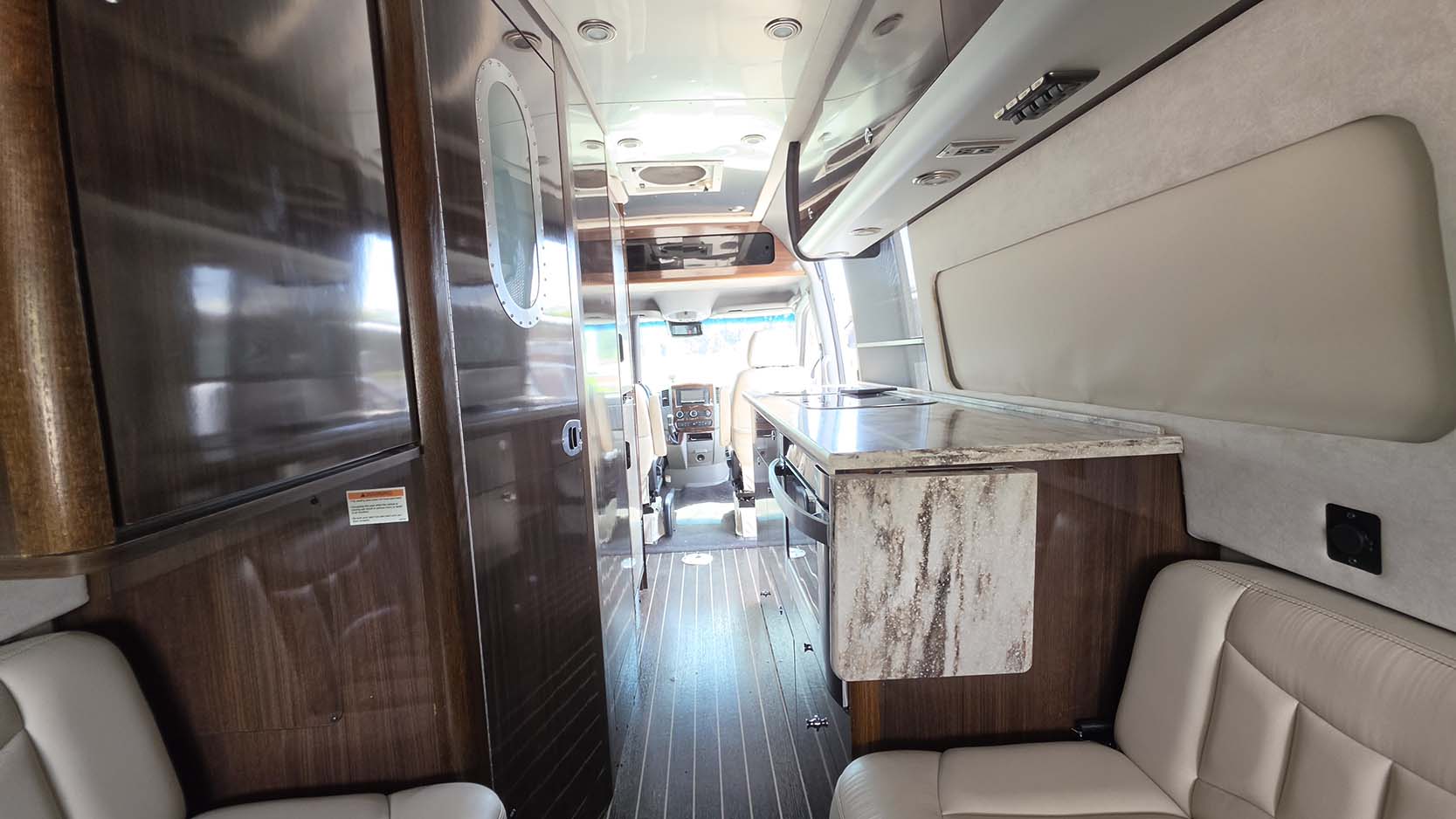 2016 Airstream INTERSTATE 24 GRAND TOUR EXT - Image 19