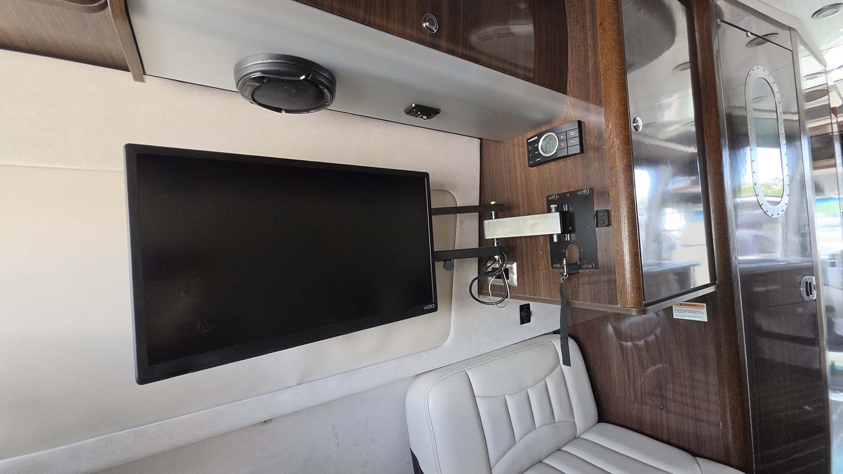 2016 Airstream INTERSTATE 24 GRAND TOUR EXT - Image 20