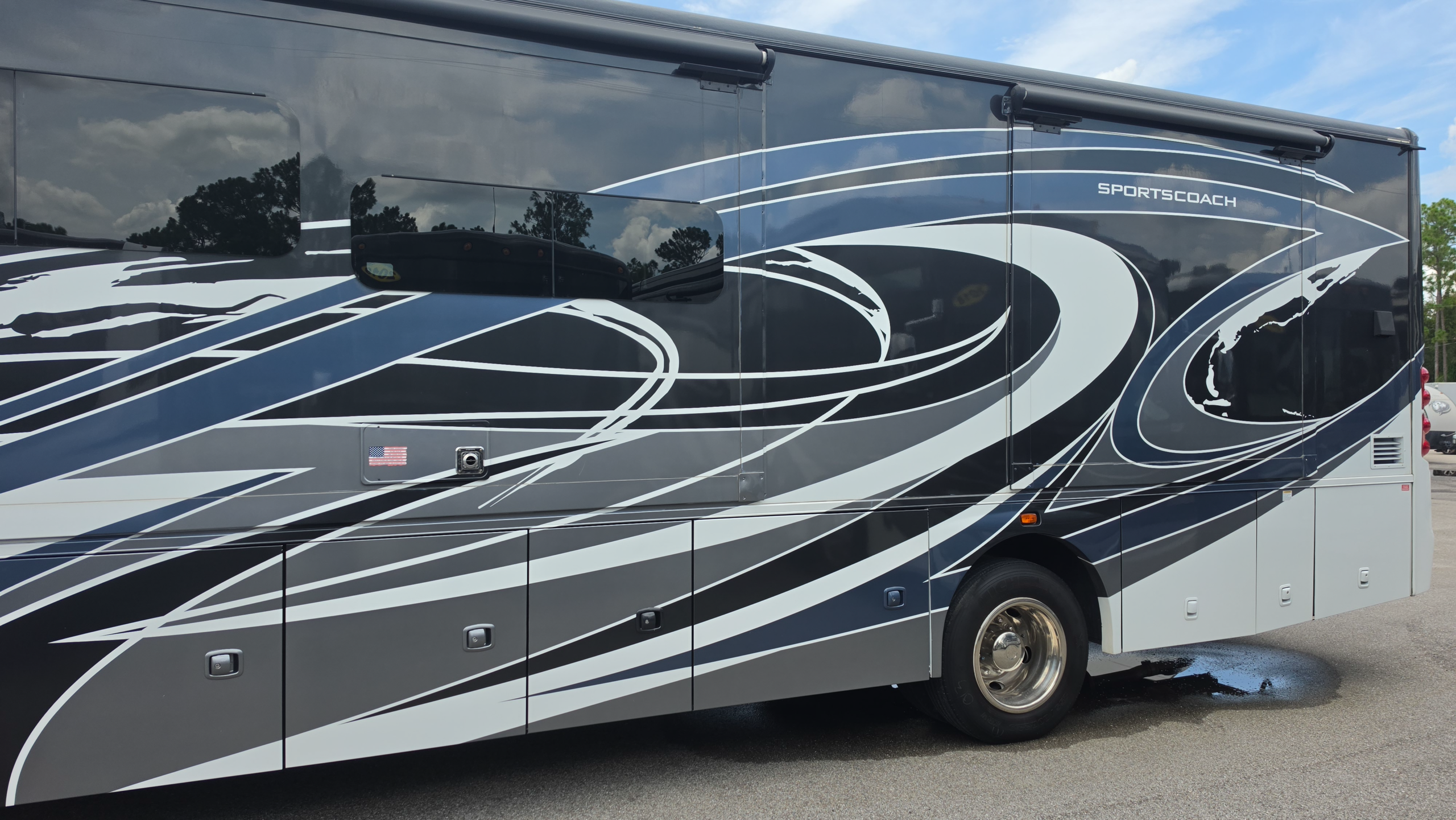 2021 Coachmen Sportscoach 339DS - Image 23