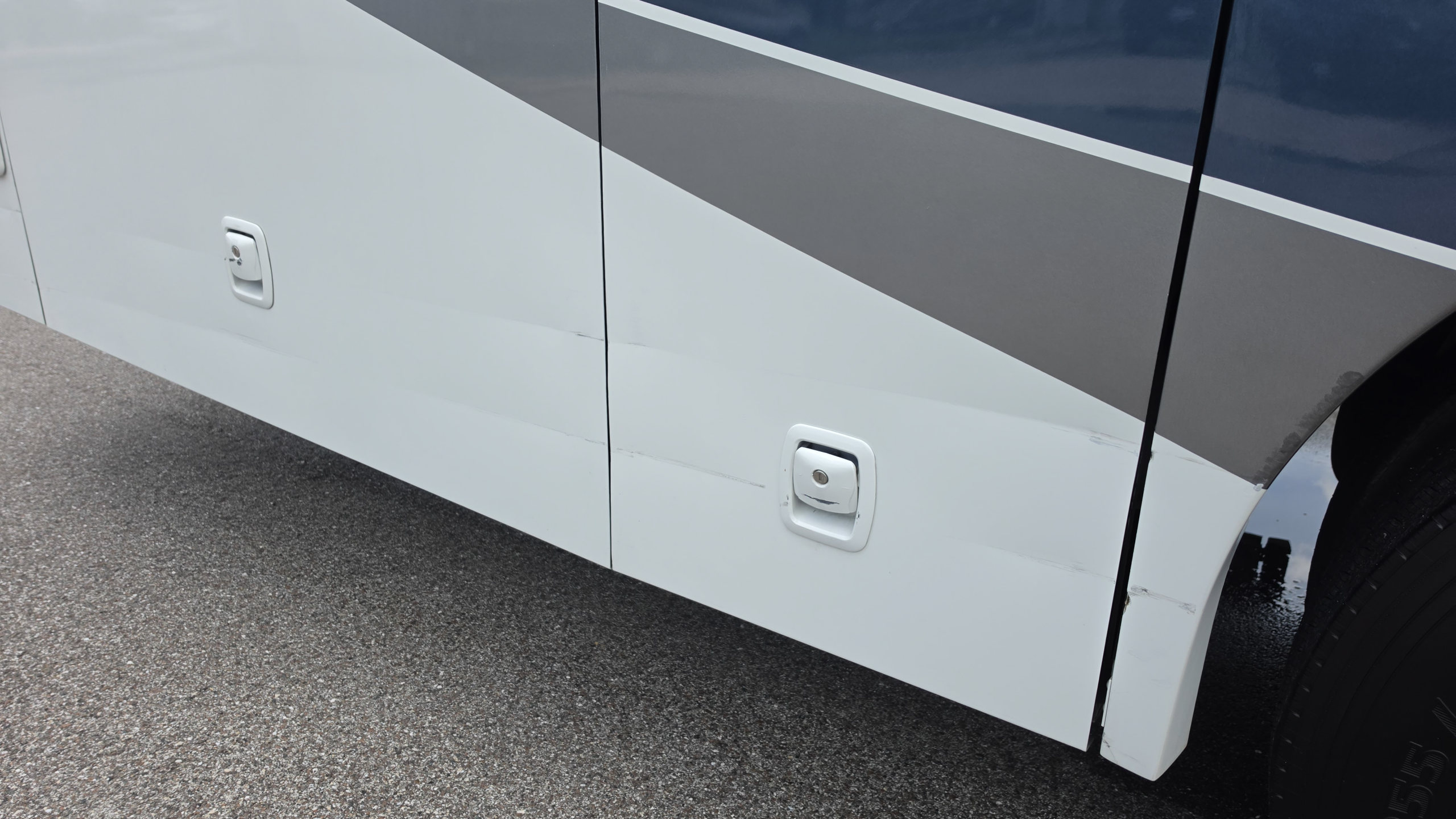 2021 Coachmen Sportscoach 339DS - Image 2