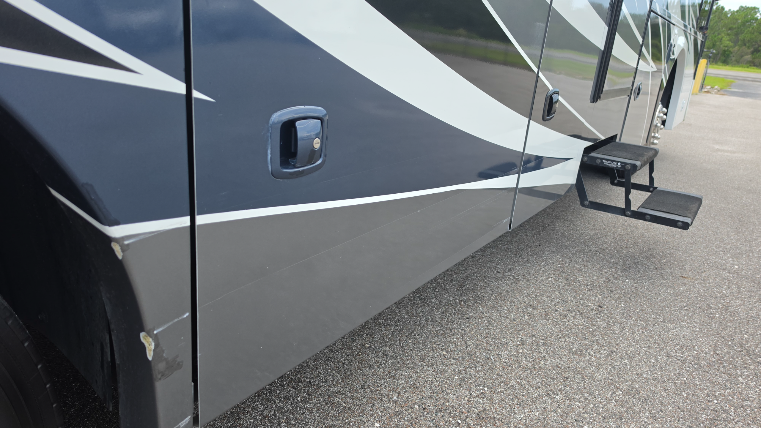 2021 Coachmen Sportscoach 339DS - Image 3