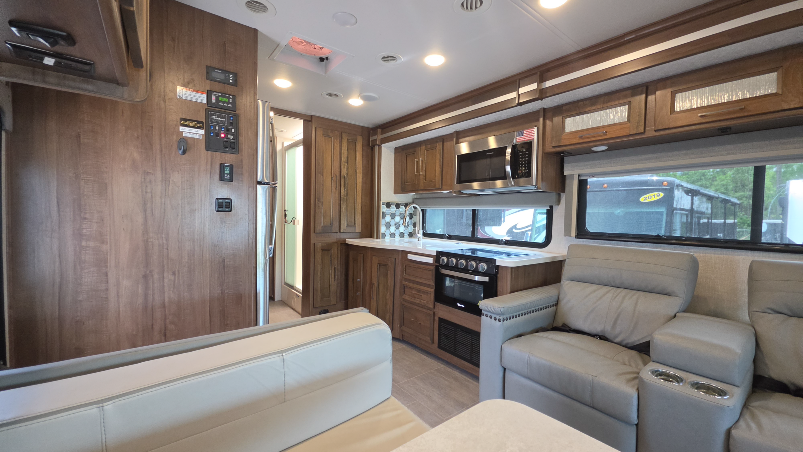 2021 Coachmen Sportscoach 339DS - Image 8
