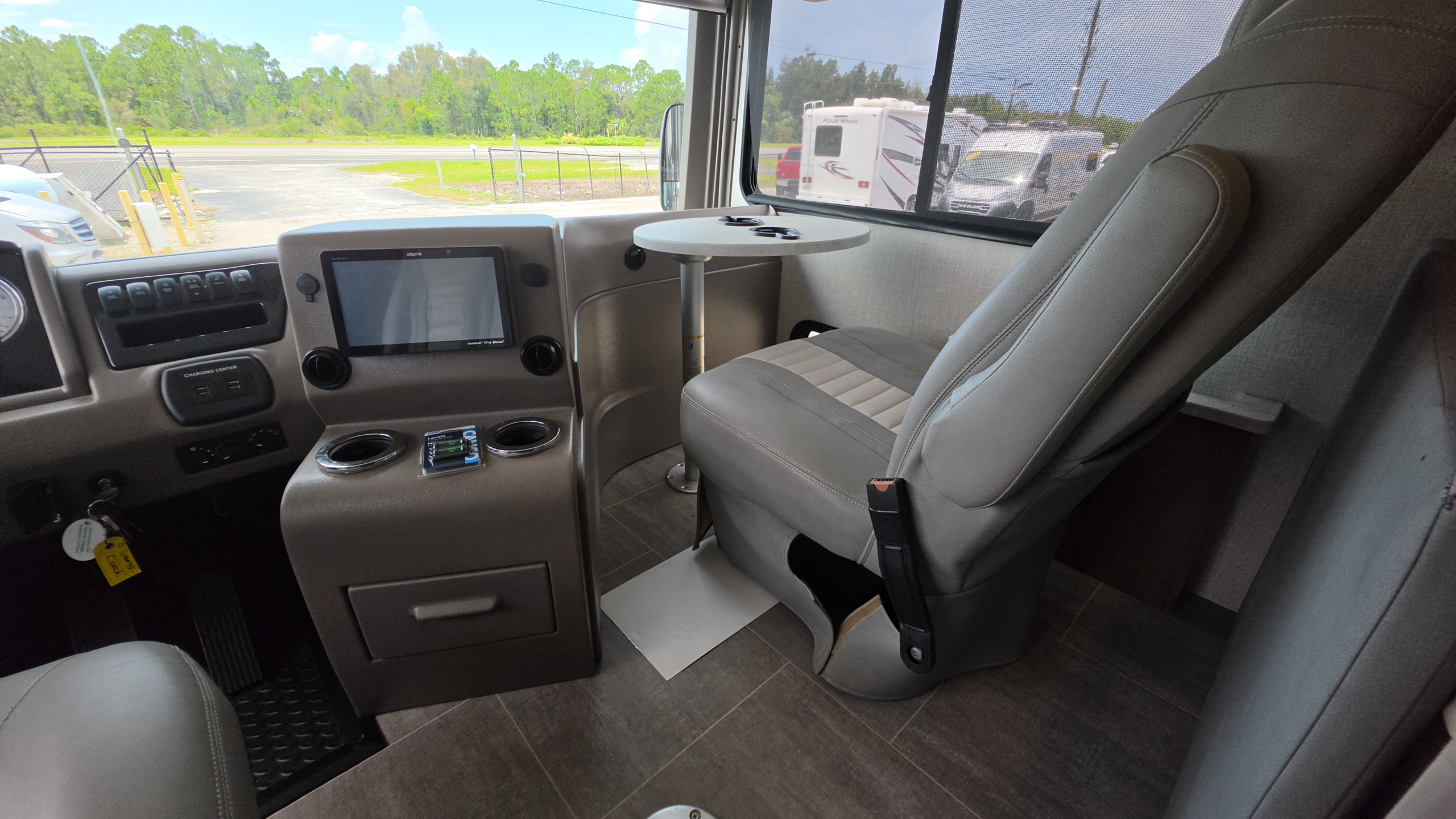 2021 Coachmen Sportscoach 339DS - Image 10
