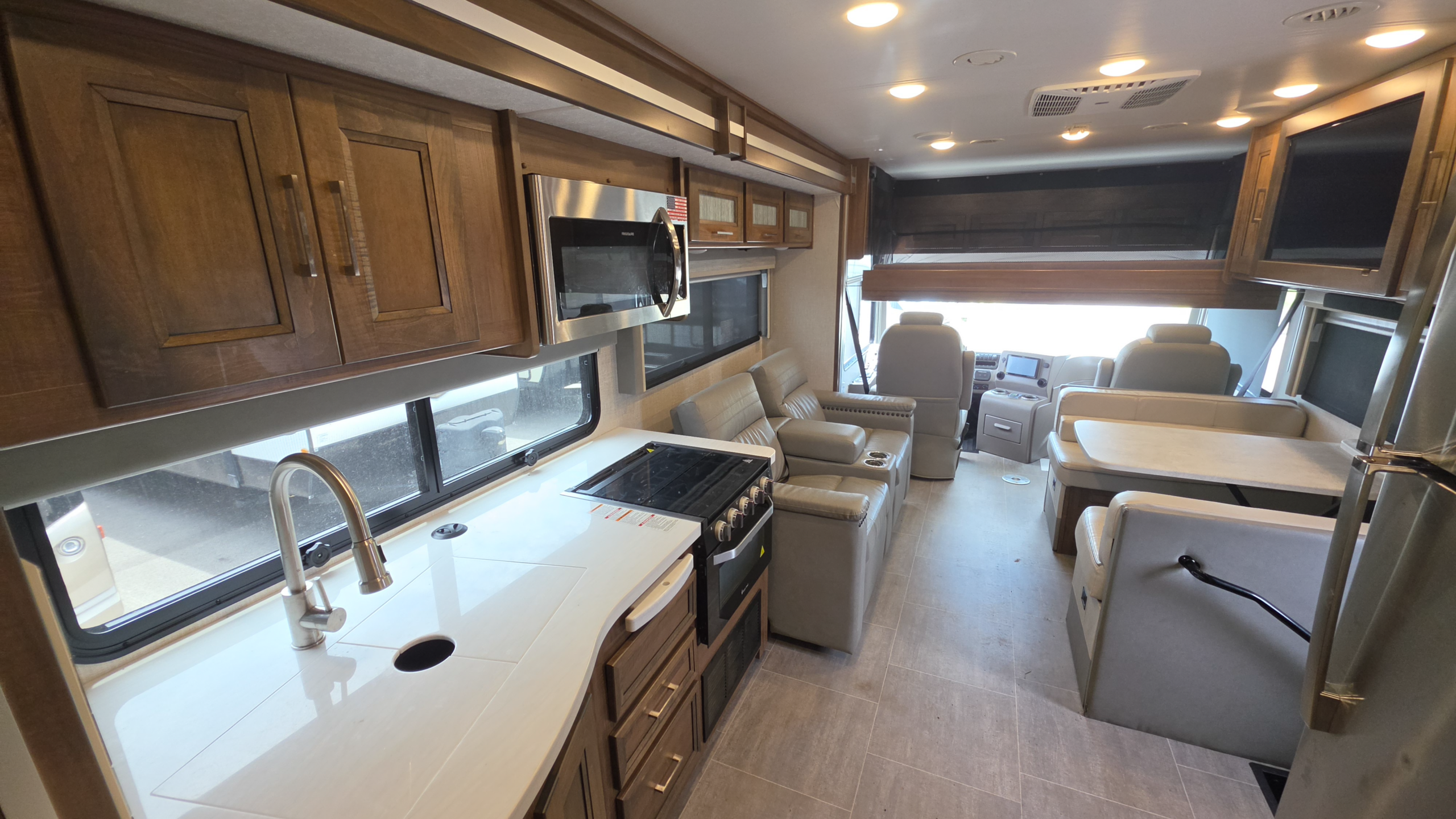 2021 Coachmen Sportscoach 339DS - Image 12