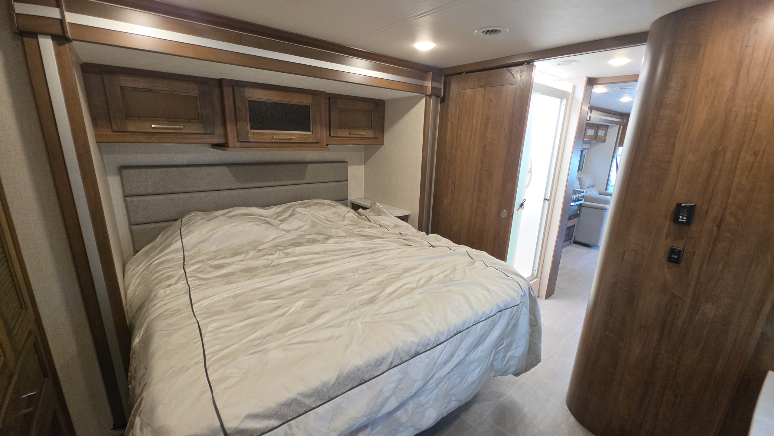 2021 Coachmen Sportscoach 339DS - Image 15