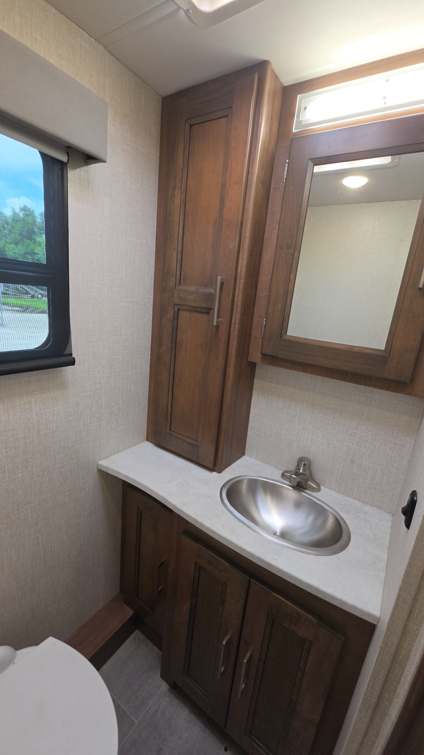 2021 Coachmen Sportscoach 339DS - Image 18